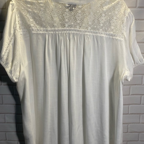 Torrid new size 3X off white top - Picture 2 of 4